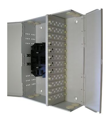 Кросс настенный, предсобранный, 96 портов FC/UPC, 50/125 мкм ОМ3, (розетки, сплайс 3шт, КДЗС, пигтей от компании "Nevatel"